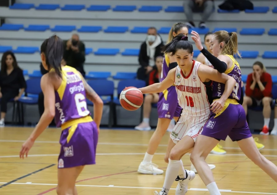 Turgutlu Belediyespor Kadın Voleybol Takımı Galibiyet Serisini Bozmadı