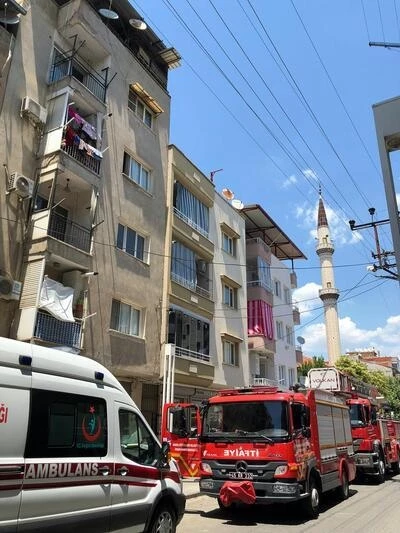 BAHÇEDE ÇIKAN YANGIN YANDAKİ BİNALARA ZARAR VERMEDEN SÖNDÜRÜLDÜ