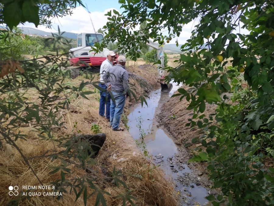 Arabacıbozköy Mahallesinin Deresi Temizlendi