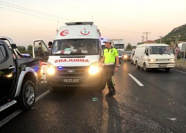 Otomobil, tankere arkadan çarptı: 4 yaralı