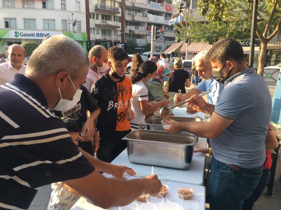 Manisa Büyük Birlik Partisinden 2 bin kişilik aşure hayrı