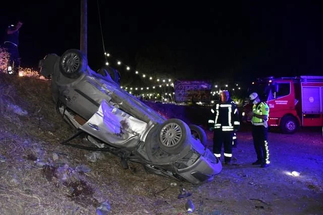 Turgutlu’da Devrilen otomobildeki 2 kişi yaralandı
