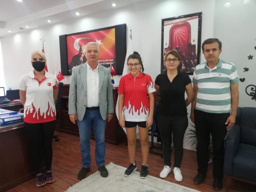 Saruhanlı Belediyesi Badmintoncuları Hırvatistan Yolcusu