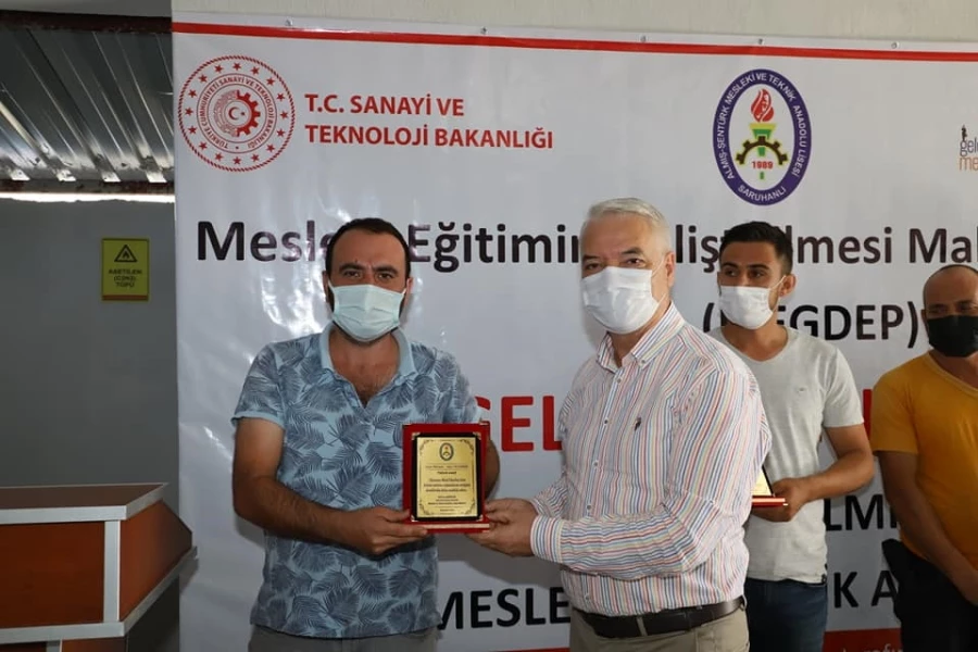 Saruhanlı Almış Şentürk MTAL ’de Plaket Töreni