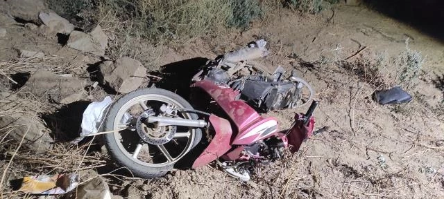 Otomobil motosiklete çarptı : 1 ölü, 1 yaralı