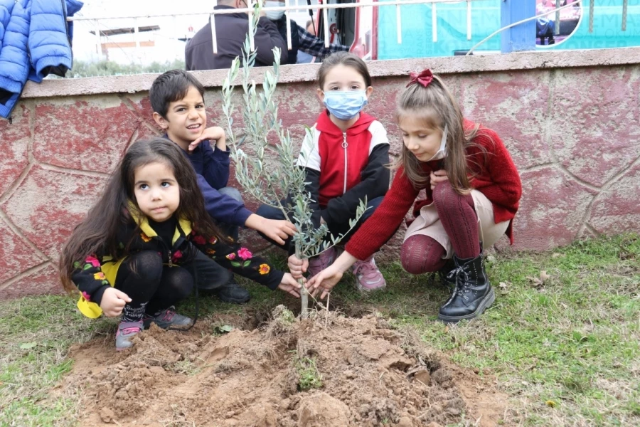 Minikler Fidanlarını Toprakla Buluşturdu