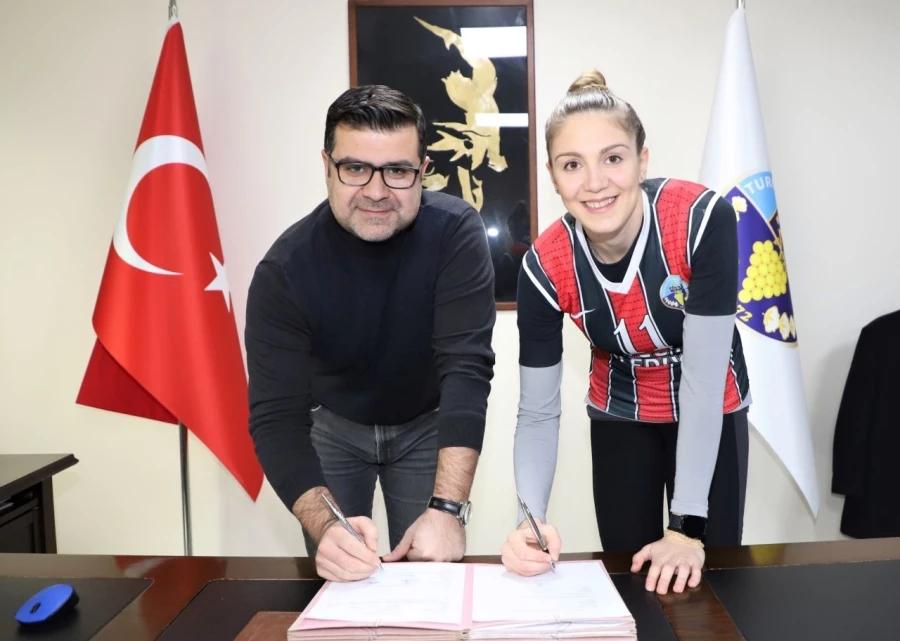 Selen Kafadar Aşıcı Turgutlu Belediyespor ile Sözleşme İmzaladı