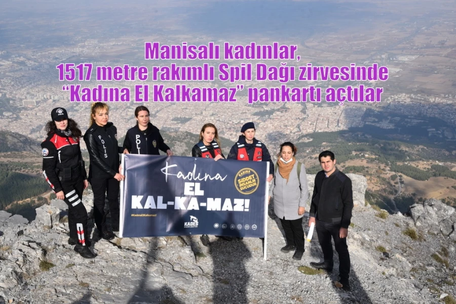 Manisalı kadınlar, 1517 metre rakımlı Spil Dağı zirvesinde “Kadına El  Kalkamaz” pankartı açtılar