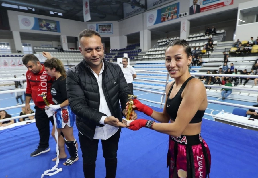 Turgutlu Belediyesinin Katkılarıyla Amatör Kick Boks Galası Düzenlendi