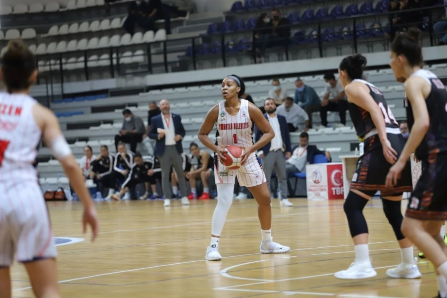 Turgutlu Belediyespor Kadın Basketbol Takımı Çeşme Deplasmanında