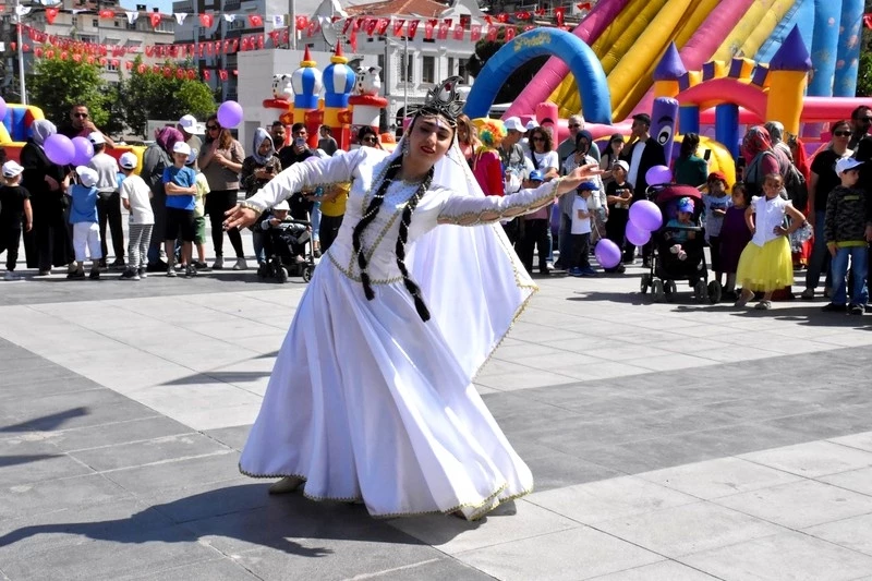 ŞEHZADELER BELEDİYESİ’NDEN ÇOCUKLARA ÖZEL FESTİVAL