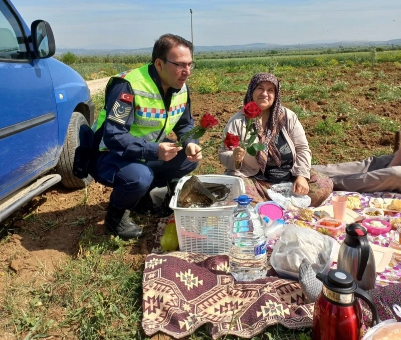 Saruhanlı Jandarma Trafik Timi Anneler Günü Kutlandı