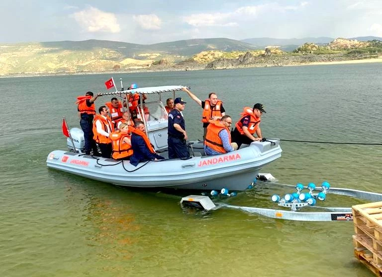 Vali Karadeniz, Demirköprü Barajındaki Seyir ve Denetim Faaliyetine Katıldı