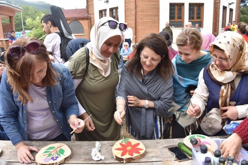 Vali Karadeniz ve Eşi Zehra Karadeniz, Engelli Bireylerle Piknikte Bir Araya Geldi