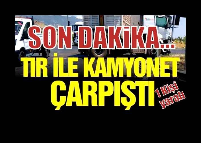 Kamyonet ile tır çarpıştı