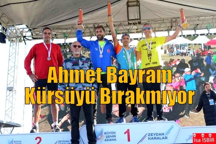 Ahmet Bayram, Kürsüyü Bırakmıyor