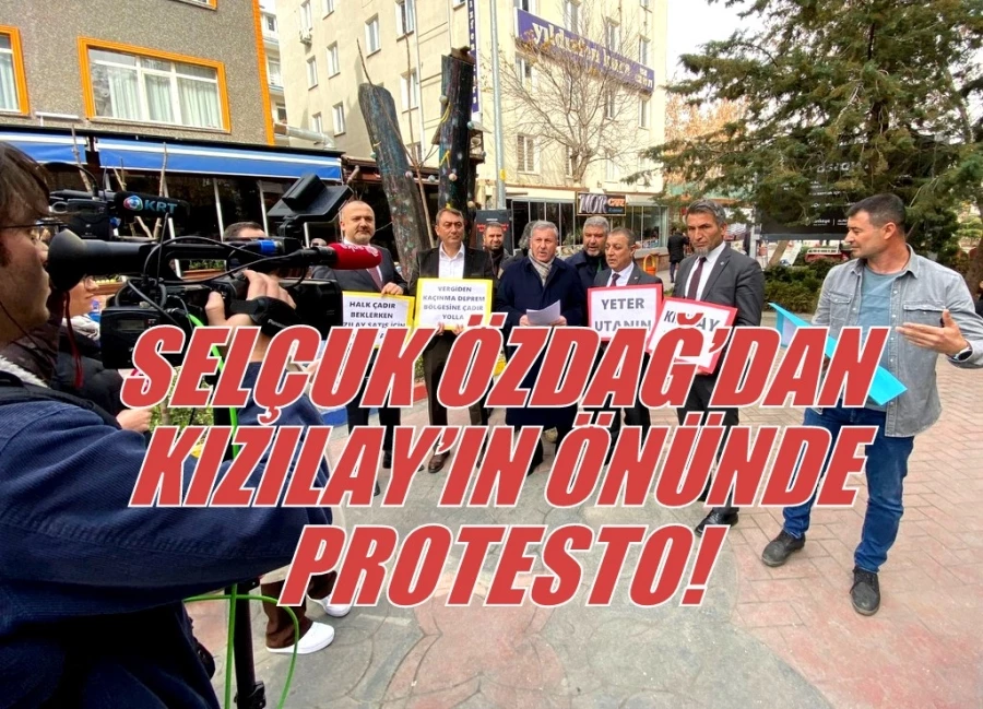 SELÇUK ÖZDAĞ’DAN KIZILAY’IN ÖNÜNDE PROTESTO!