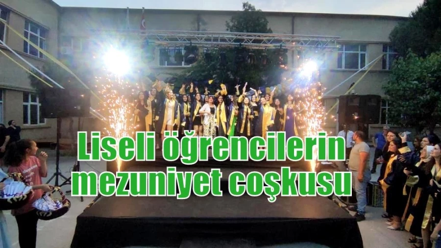 Liseli öğrencilerin mezuniyet coşkusu